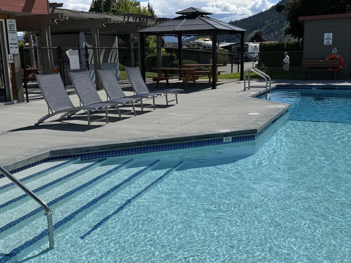Outdoor Pool (2)
